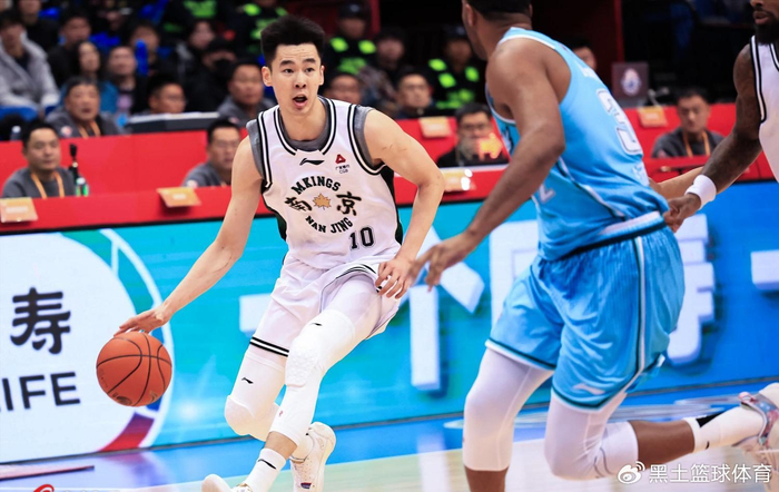 南京同曦郭昊文赵柏清和解回归赛场 两人冲突事