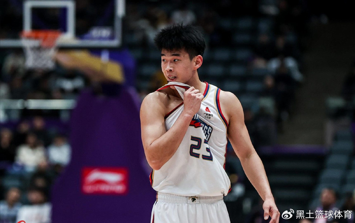 南京同曦郭昊文赵柏清和解回归赛场 两人冲突事