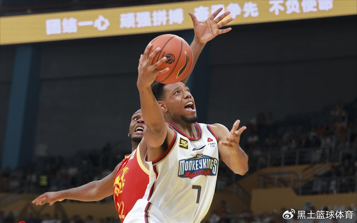 南京同曦郭昊文赵柏清和解回归赛场 两人冲突事