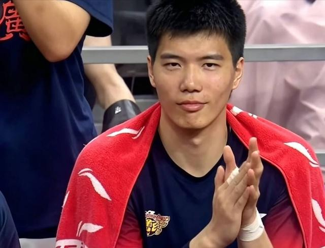 广东男篮闽粤大战惨败福建，下半场崩盘成关键