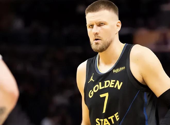 雷霆险胜勇士稳居西部第一 残阵勇士展现韧性