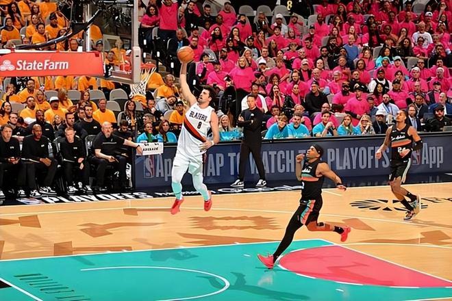 马刺主场大胜开拓者 阿夫迪亚赛后盛赞球迷氛围