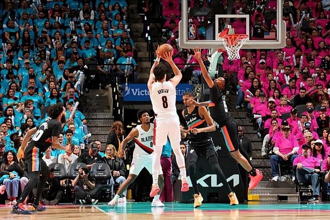 马刺主场大胜开拓者 阿夫迪亚赛后盛赞球迷氛围