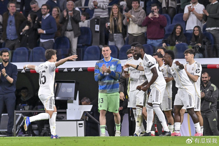 皇马连续两年四大皆空 本泽马指球队缺乏团队协