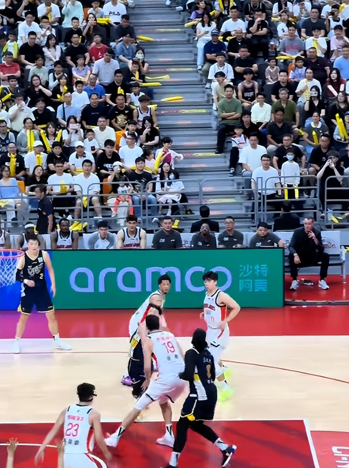 广东宏远逆转广州龙狮连续31年进季后赛八强 下