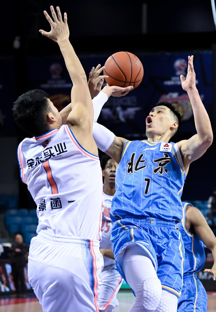 广东宏远逆转广州龙狮连续31年进季后赛八强 下