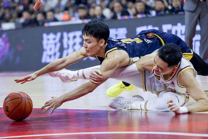 广东宏远逆转广州龙狮连续31年进季后赛八强 下
